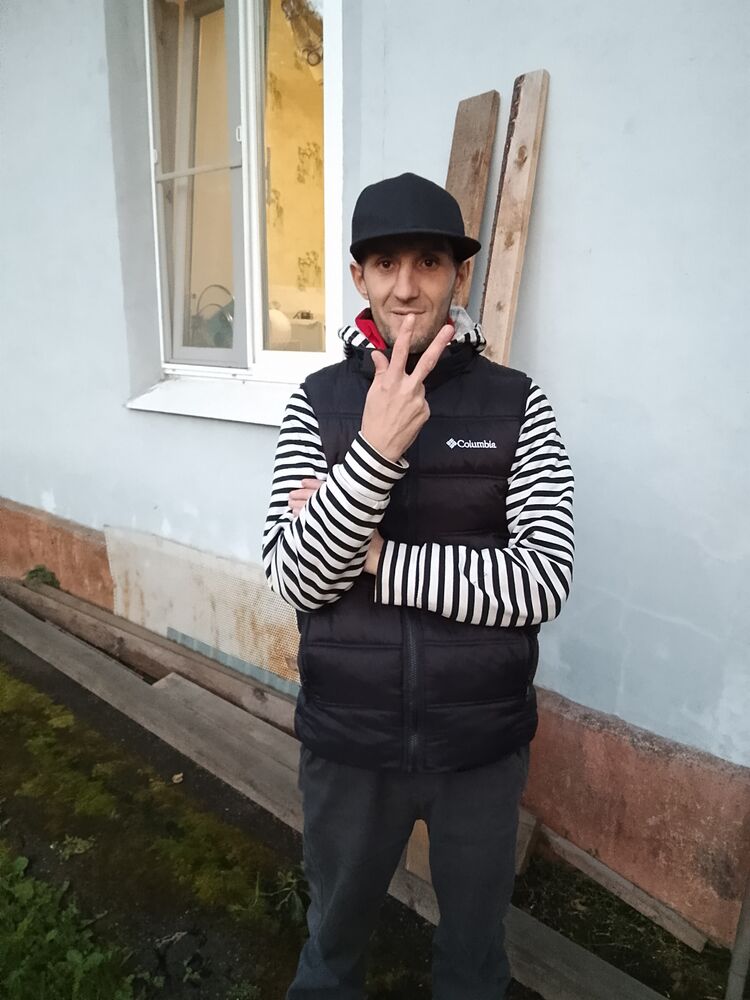  53861000  Sebastyan, 36 ,    