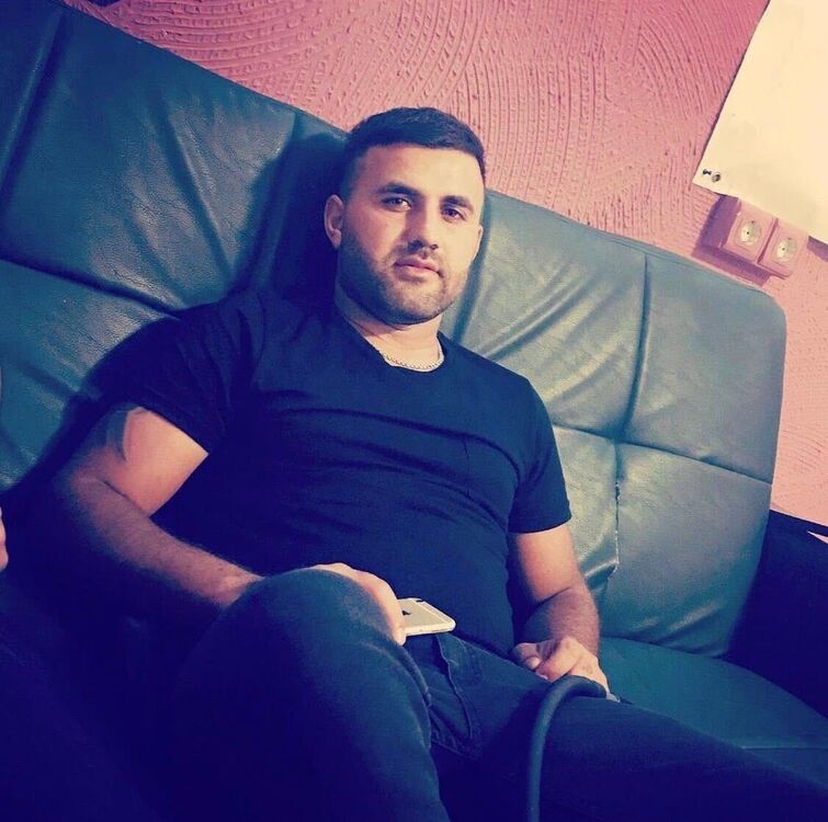  23725850  Turik, 33 ,    