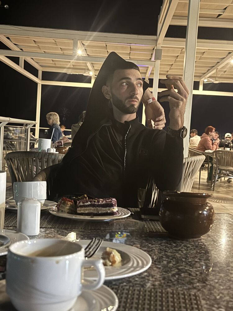  ,   Erik, 26 ,   ,   