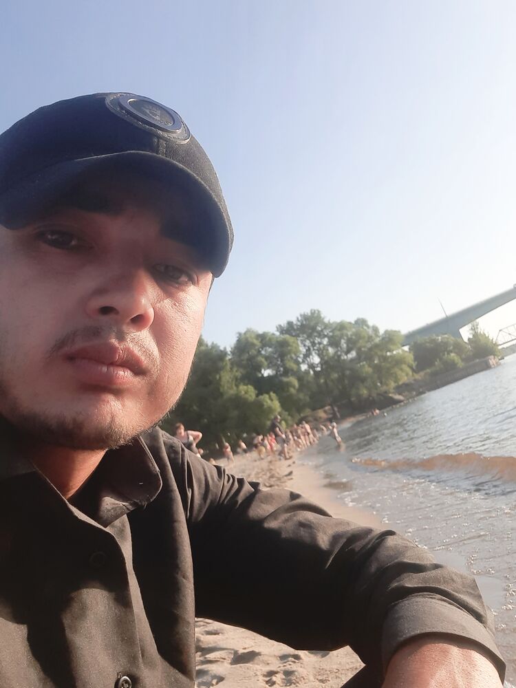 28333800  Bek, 27 ,    