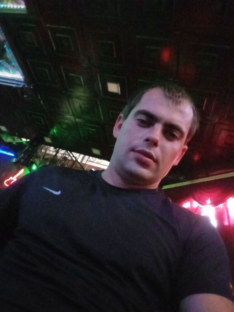  49587860  Nicego, 27 ,    Lorton