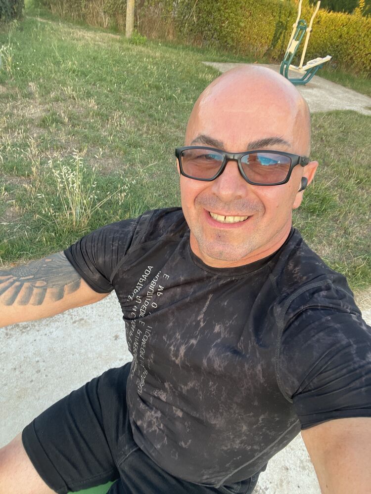  ,   Rainhard, 52 ,   ,   
