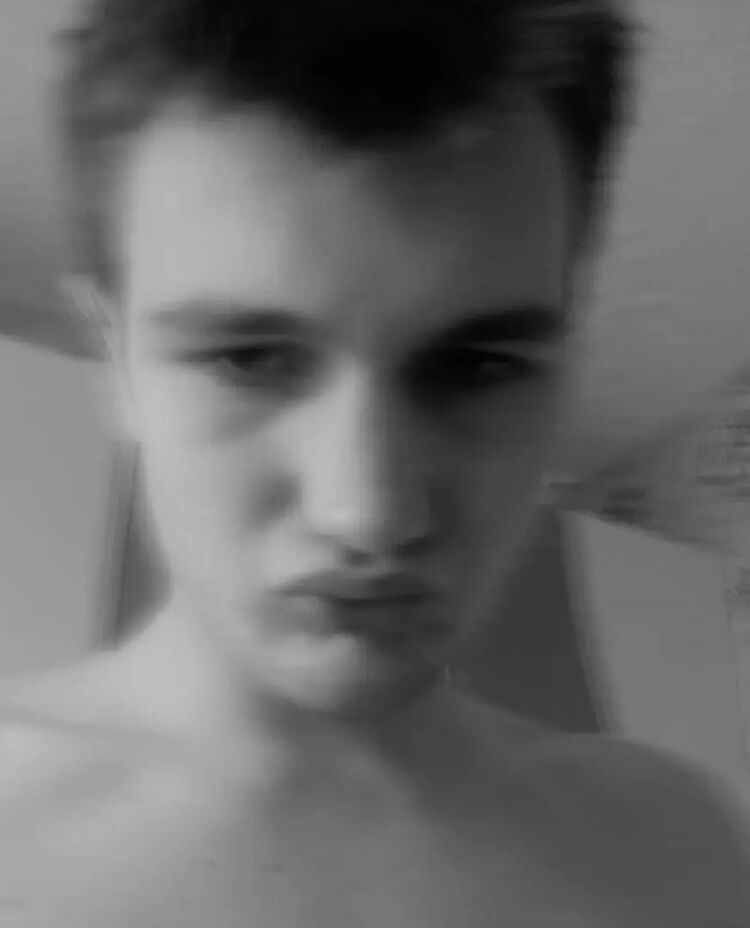  29853040  Maksim, 22 ,    
