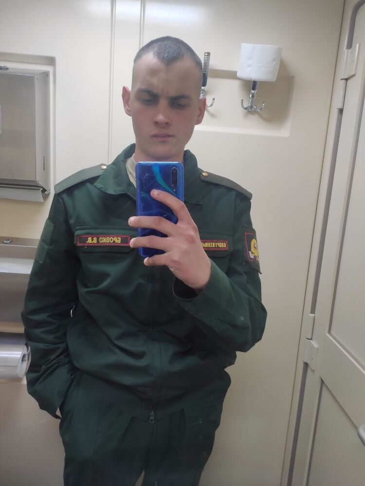  48334430  Vlad, 21 ,    