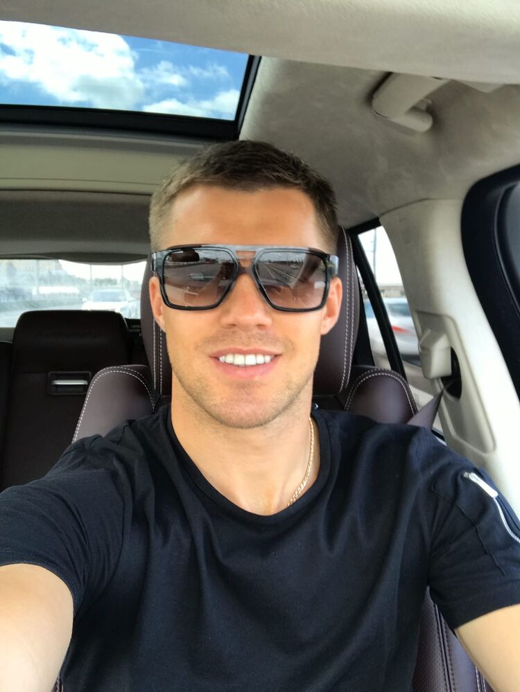  ,   Maksim, 32 ,   ,   , c 