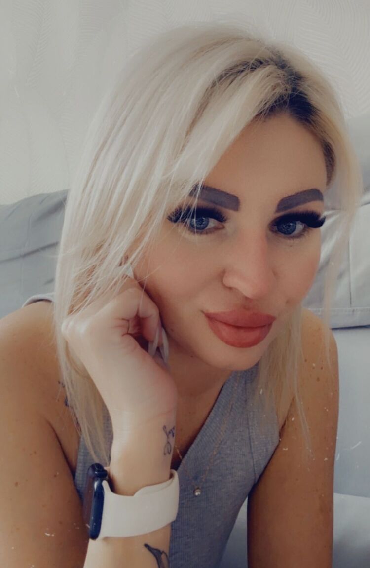 49457910  Elena, 39 ,    