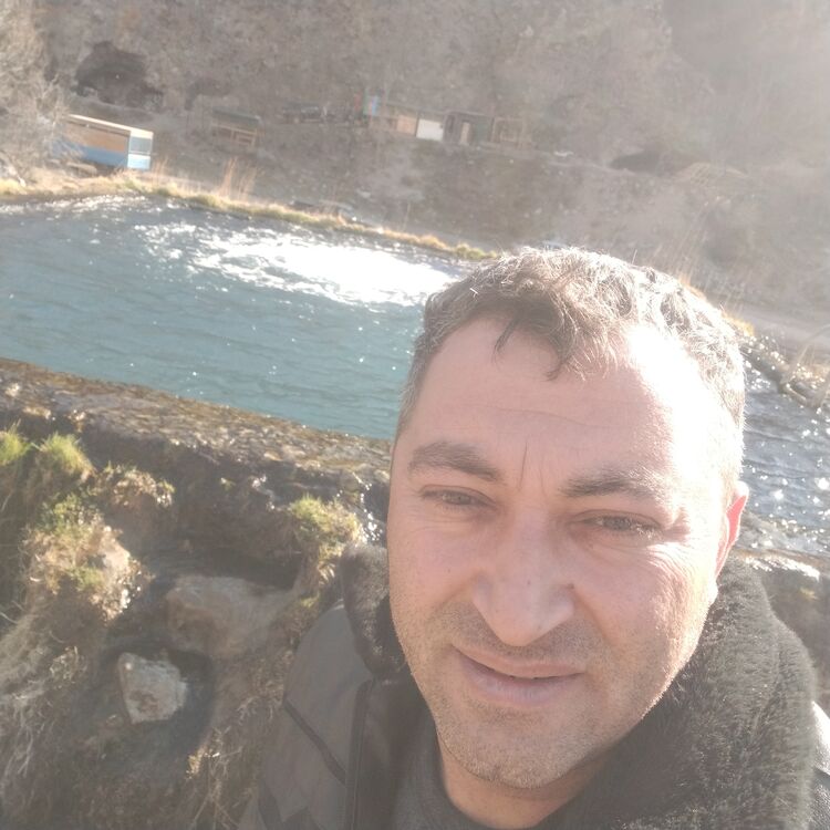  39869610  Vuqar, 41 ,    