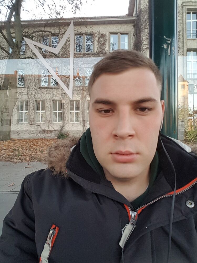  Adorf,   Vladimir, 30 ,   ,   , c 