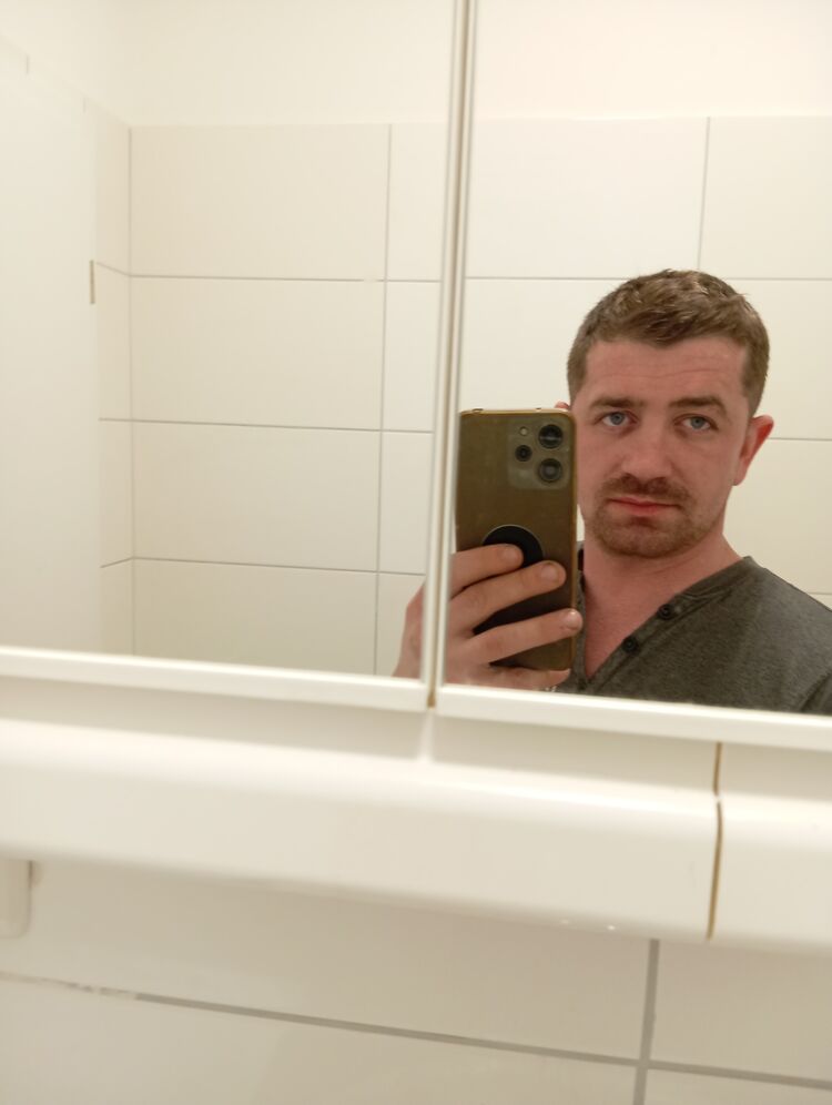  51938730  Bogdan, 29 ,    