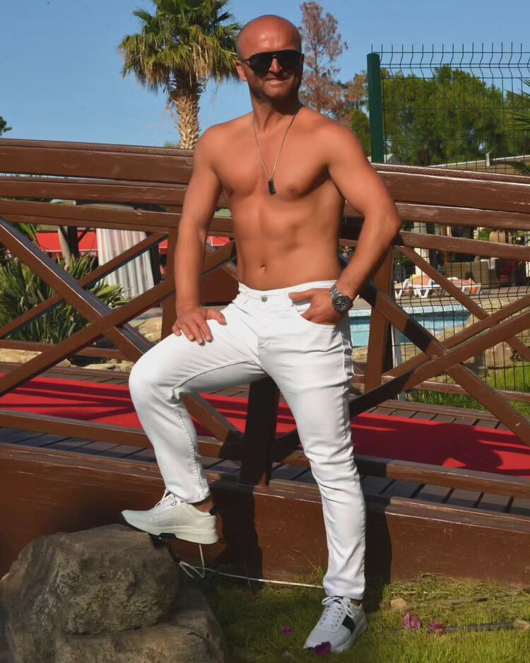  Corlu,   Dans, 43 ,   ,   