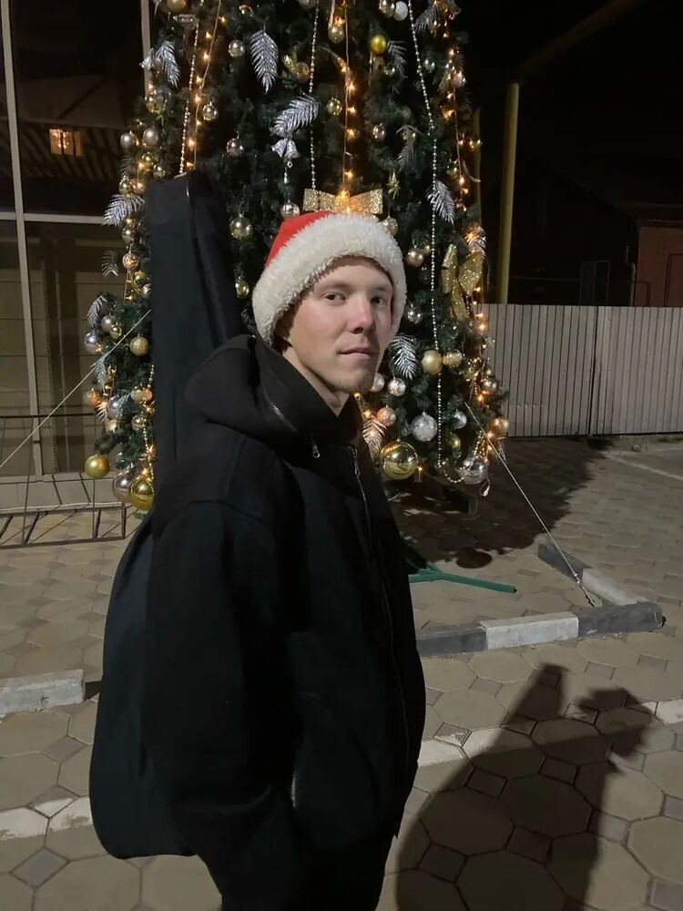  35469740  Alexander, 23 ,    