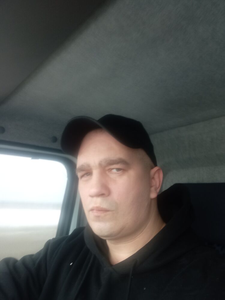  42032120  Valek, 39 ,    