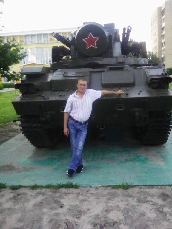  10836880  Roma Losev, 46 ,    