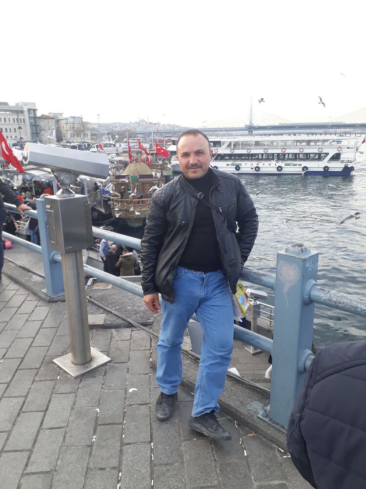  49512510  Ali, 44 ,    