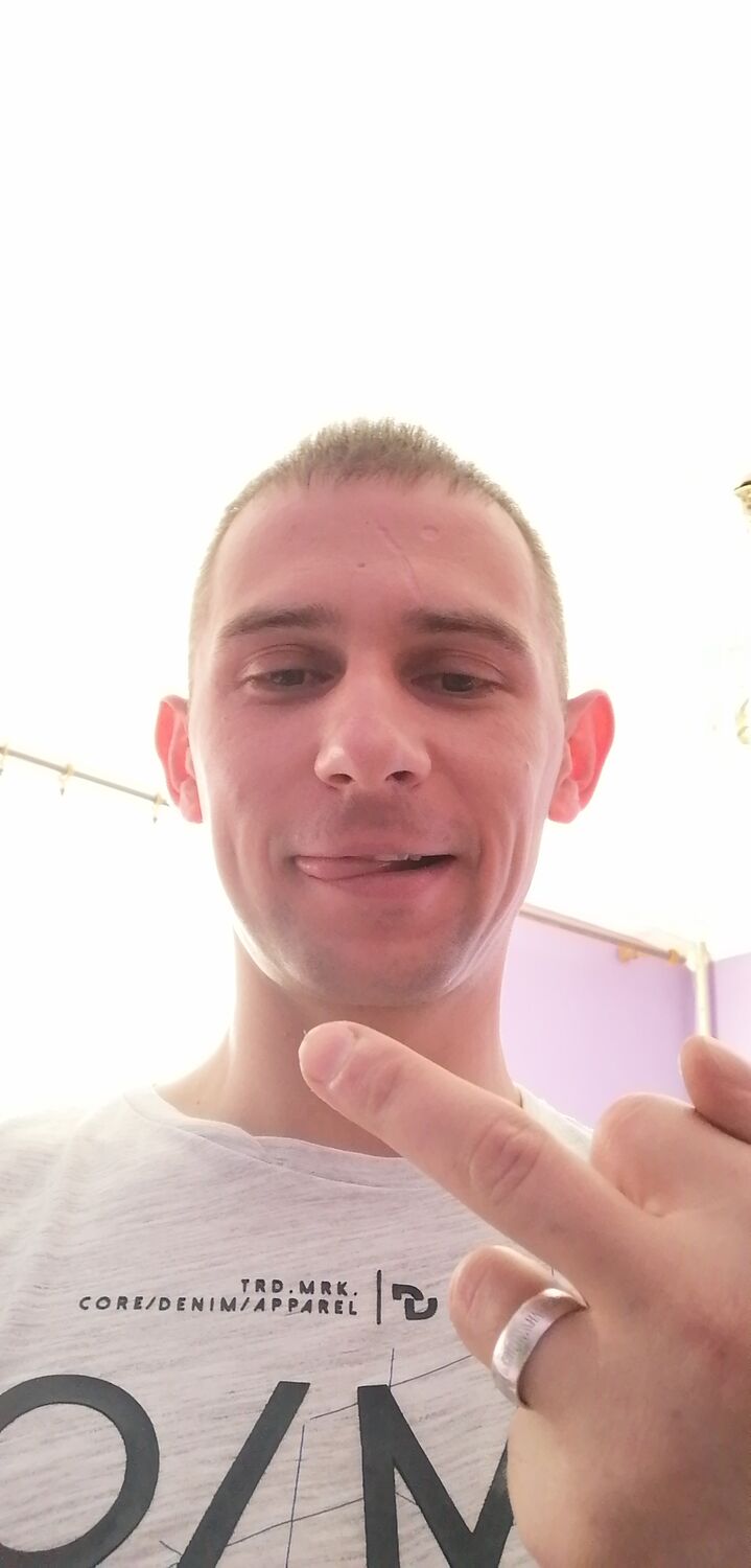  22715470  Aleks, 27 ,    