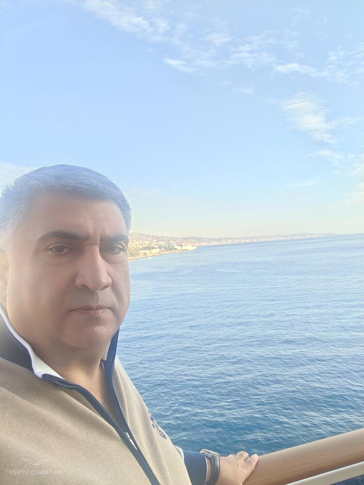  54098230  Arayik, 50 ,    