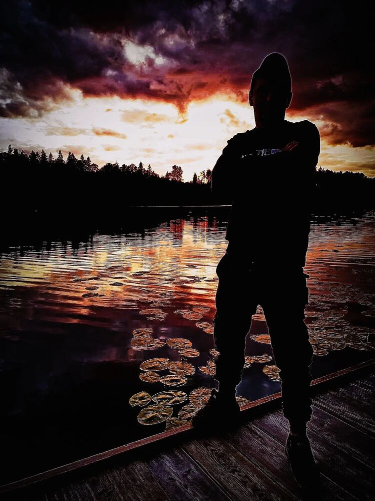  53781450  Konstantin, 26 ,    