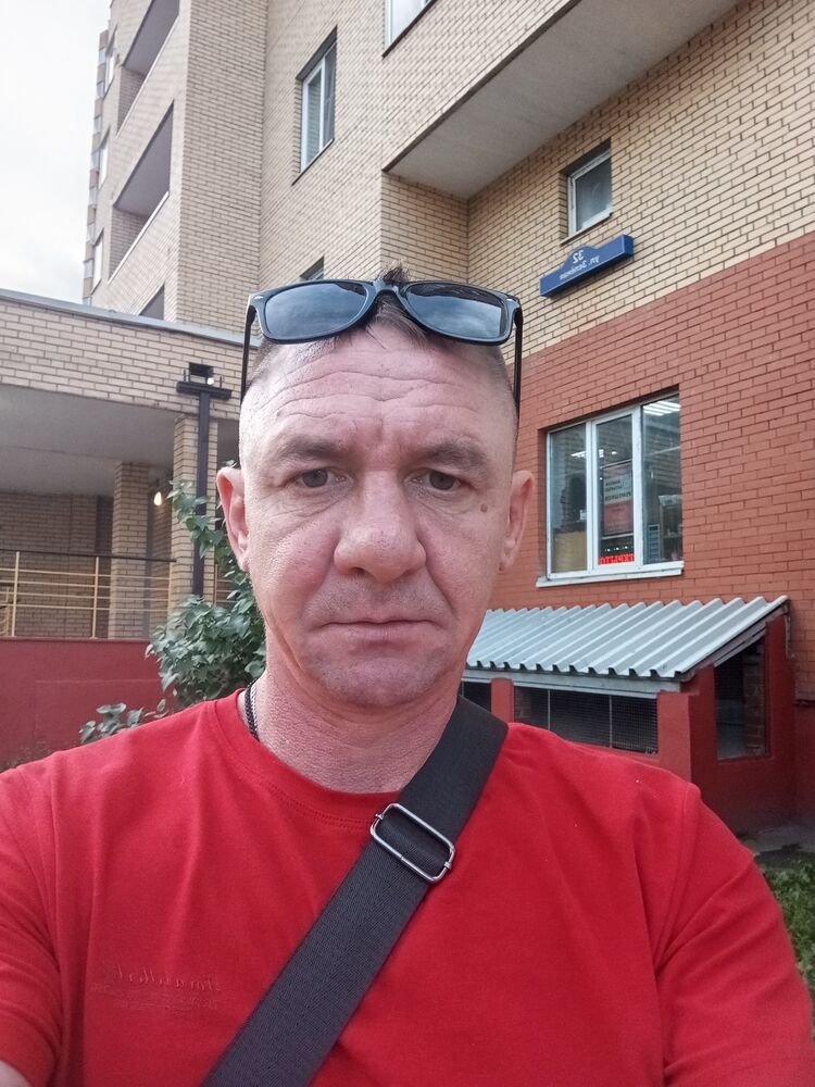  43940600  Andrei, 46 ,    
