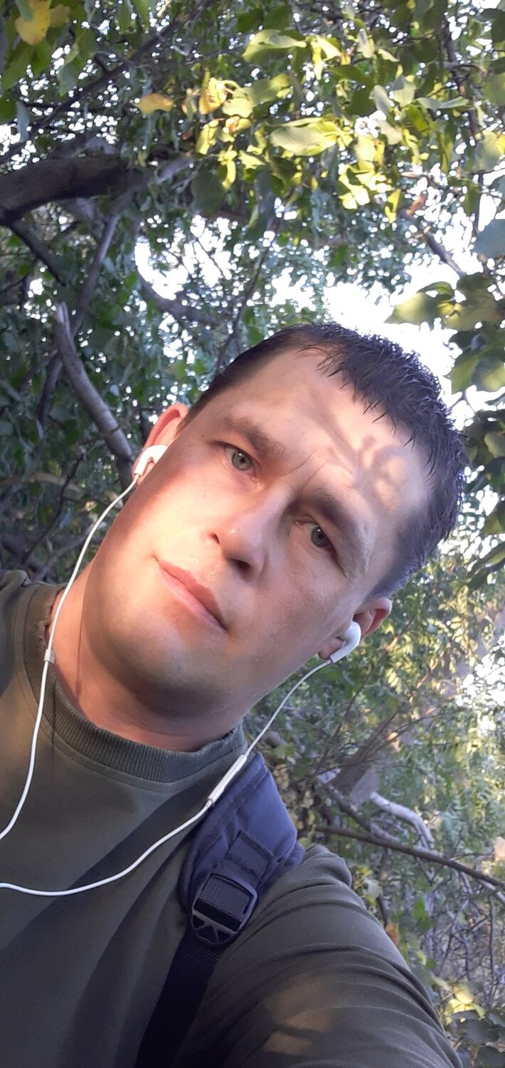  46600830  Maksim, 38 ,    