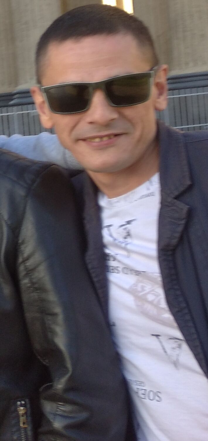  30160670  Denis, 39 ,    