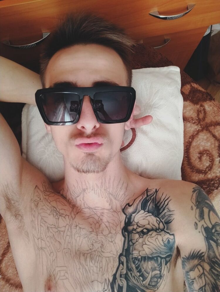  25719760  Alexey, 23 ,     