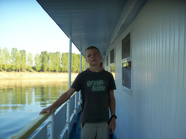  16324660  Igor, 29 ,    