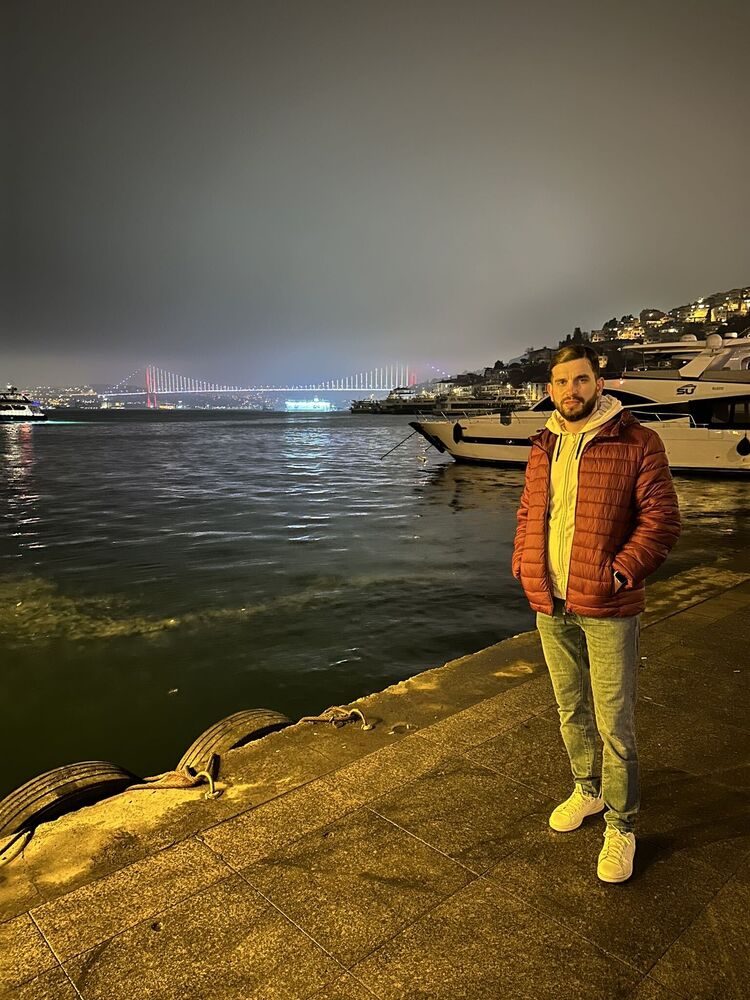  50485440  Adem, 31 ,    