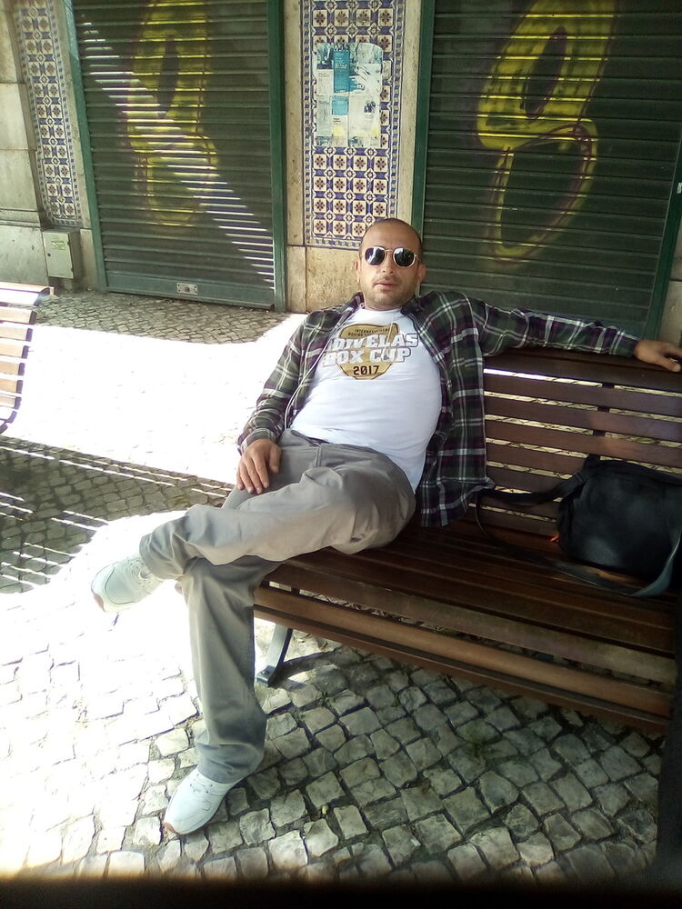  19814130  Nikolas, 43 ,    