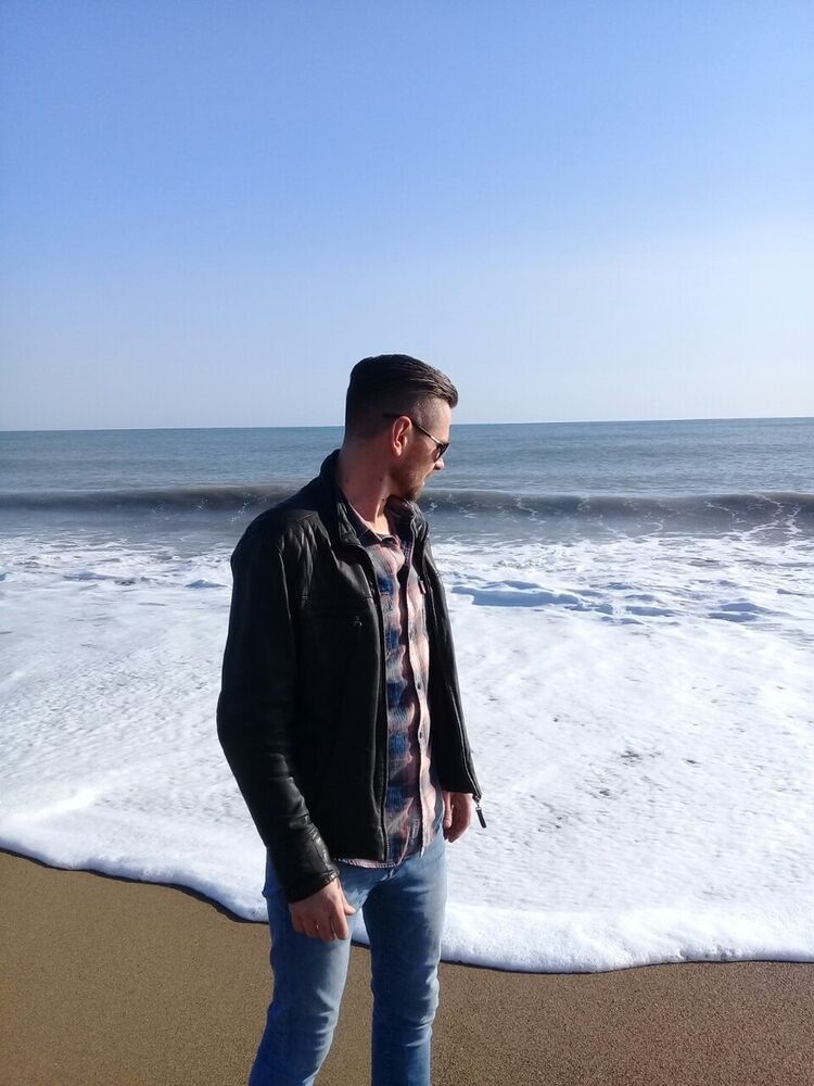  ,   Denis, 36 ,  