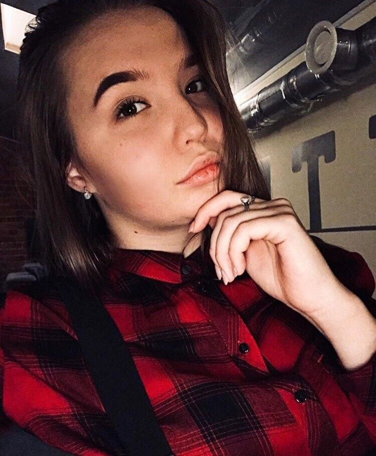  24132740  Vika, 23 ,    