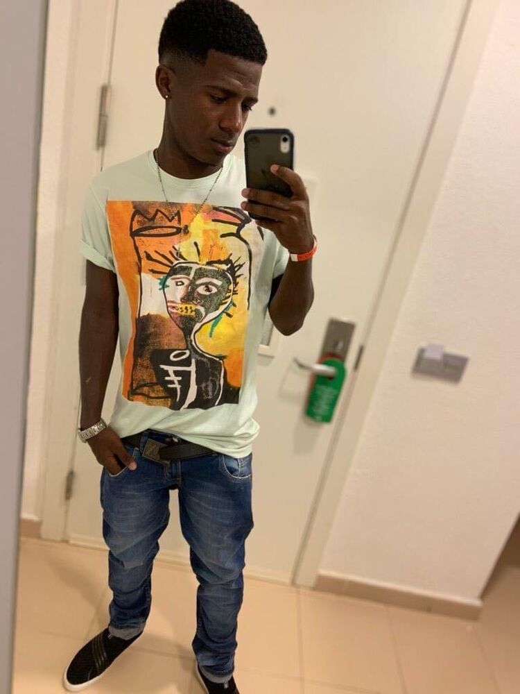  30816070  Michael, 25 ,    