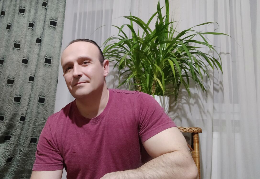  44600370  Igor, 47 ,    