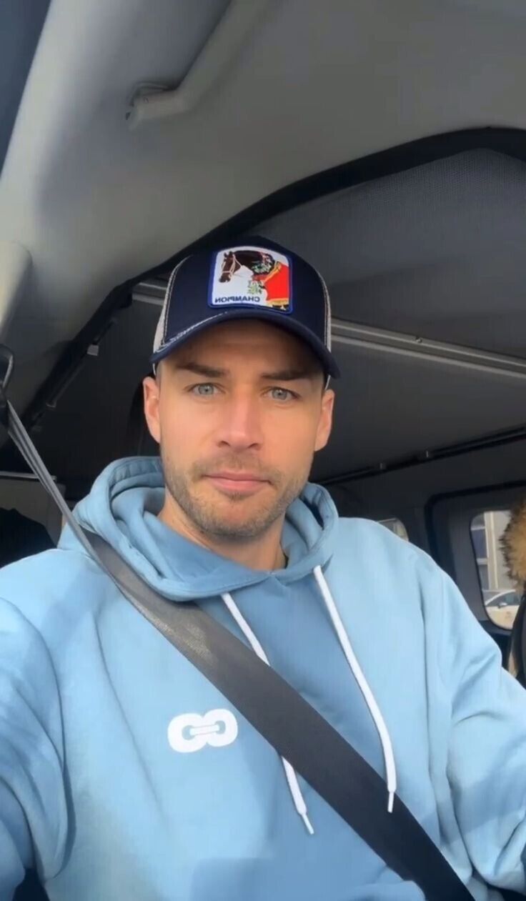  50354250  Francis, 44 ,    -