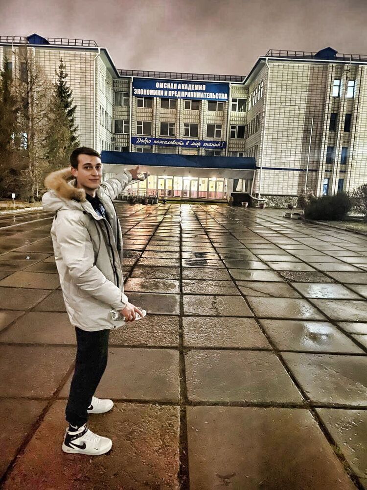  54700840  Nikita, 23 ,    