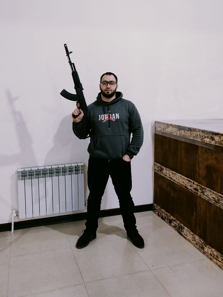  26822250  Tamerlan, 33 ,    