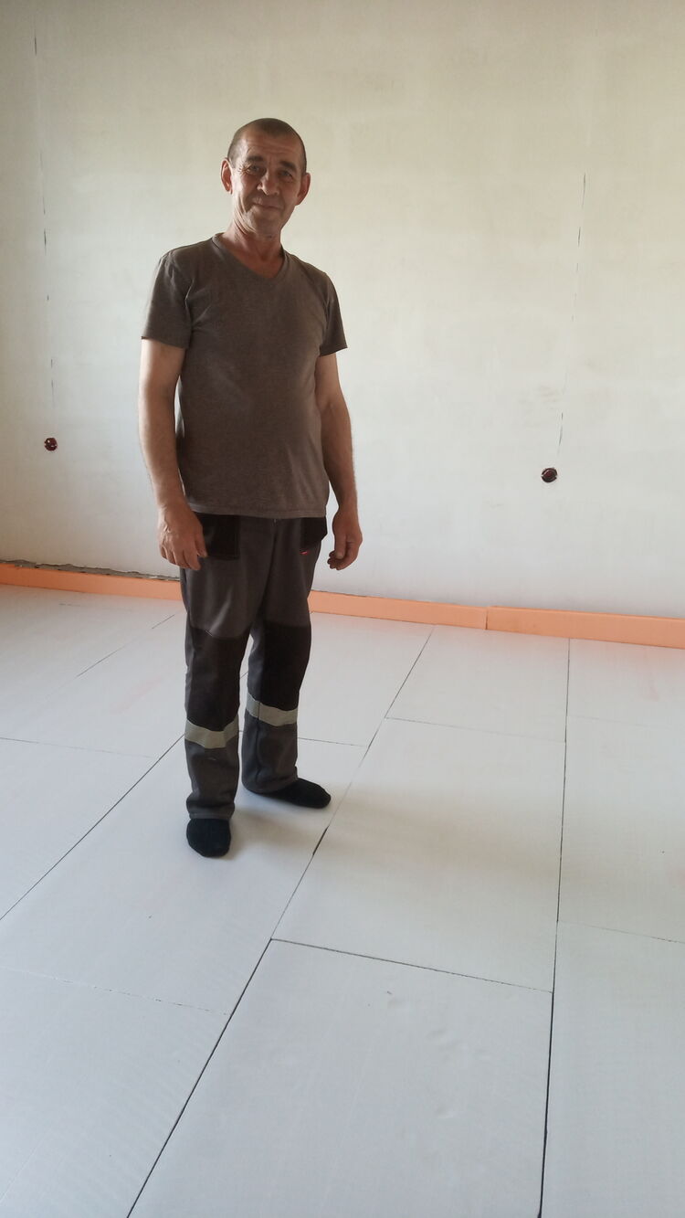  37156470  Niaz, 56 ,     