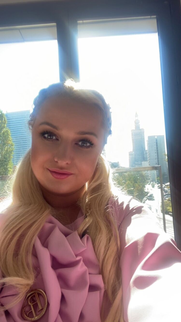  Warszawa,   Yuliya, 42 ,     , c 