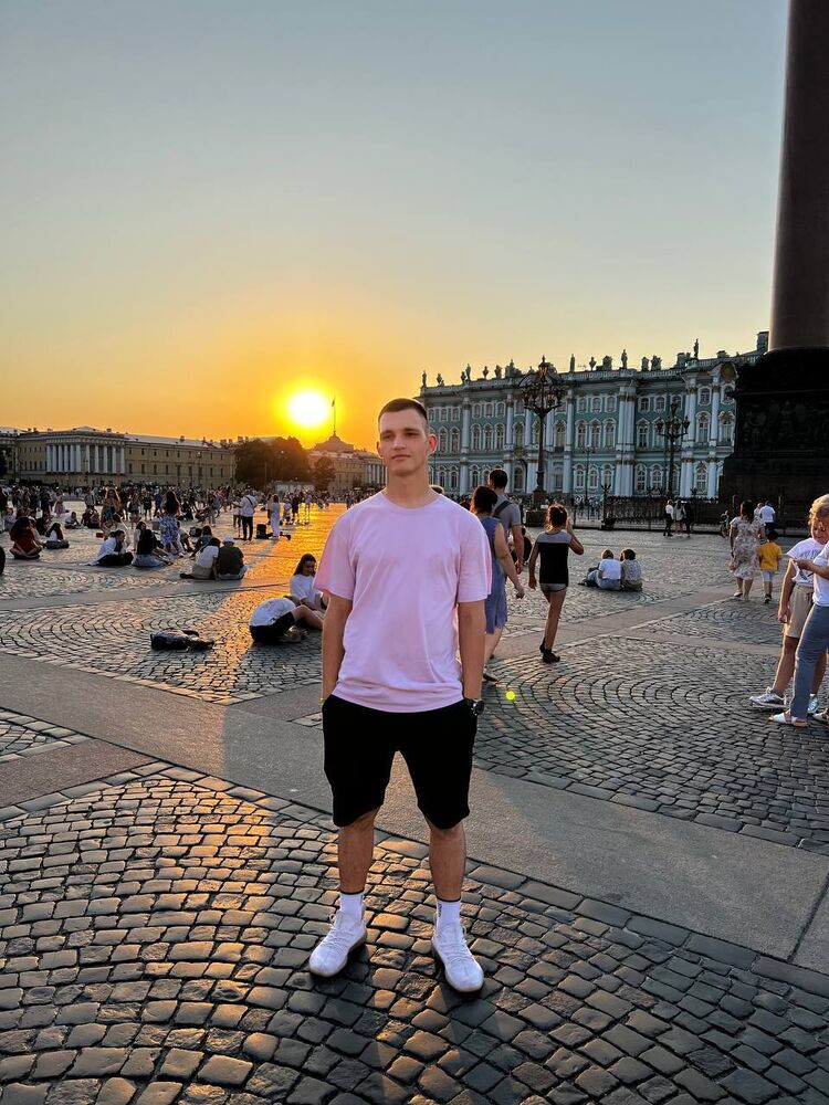  38424510  Ҹ, 21 ,    -