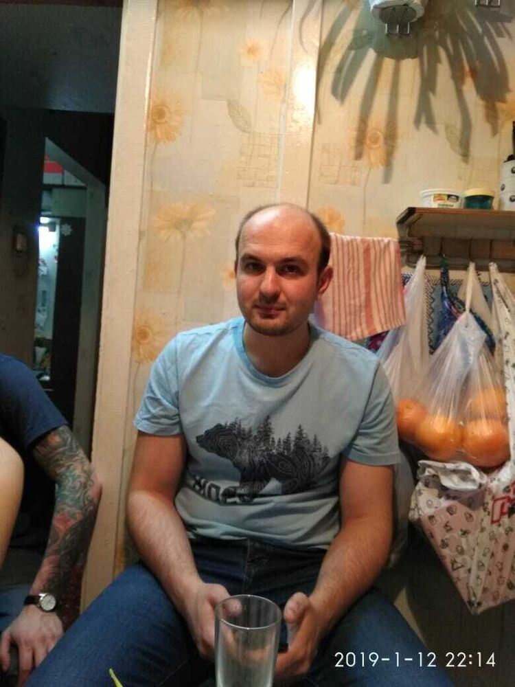 22162190  Filip, 38 ,    