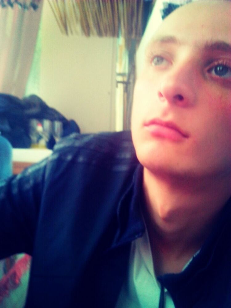  6223280  Artur, 32 ,    -