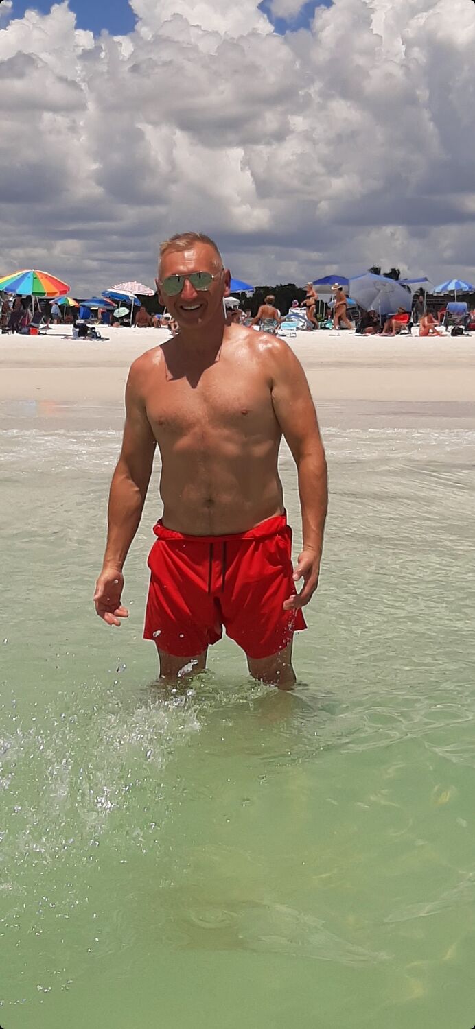  ,   Leszek, 45 ,   ,   