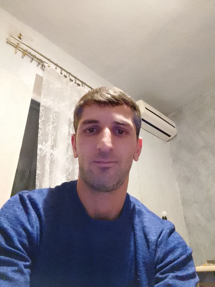  53684880  Artyom, 37 ,    