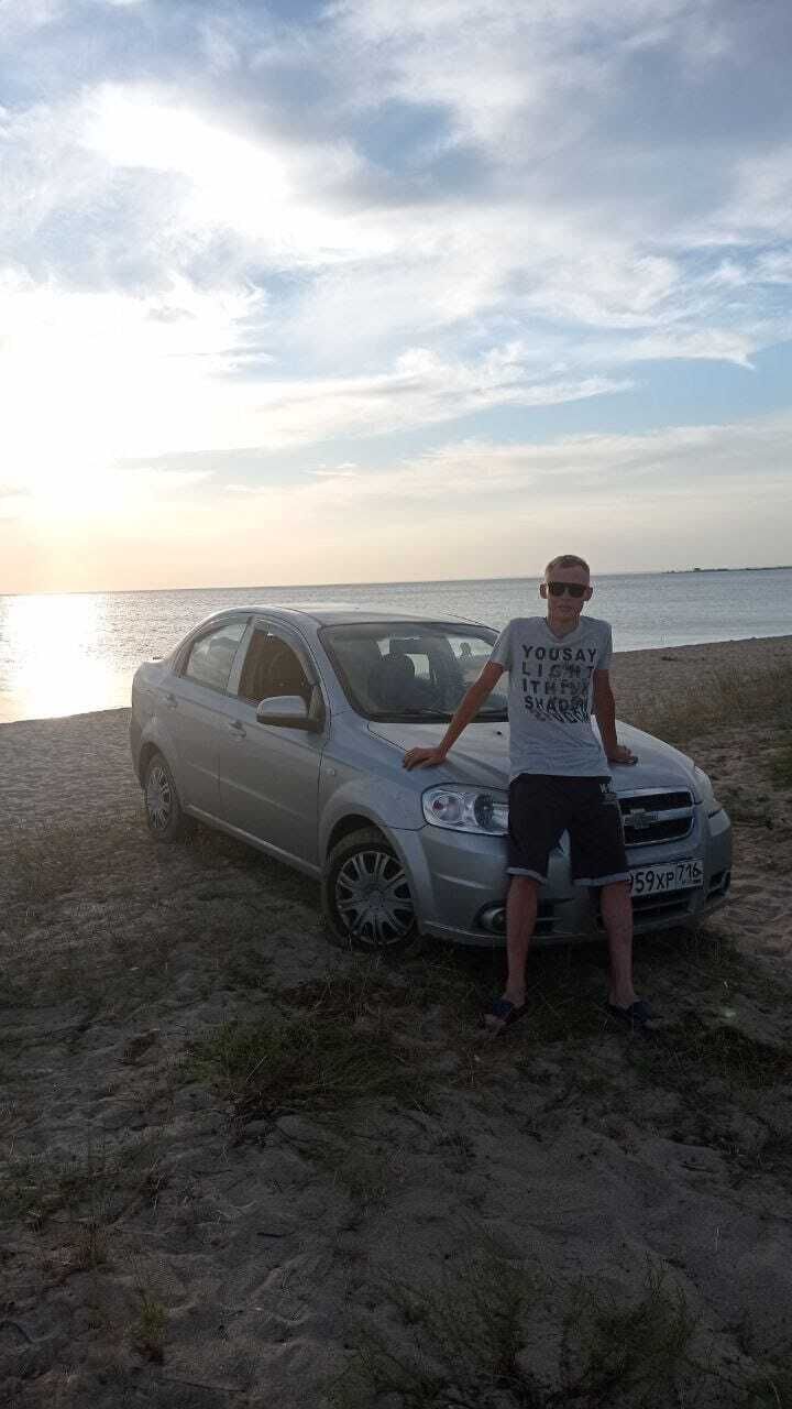  42080570  Igor, 24 ,    