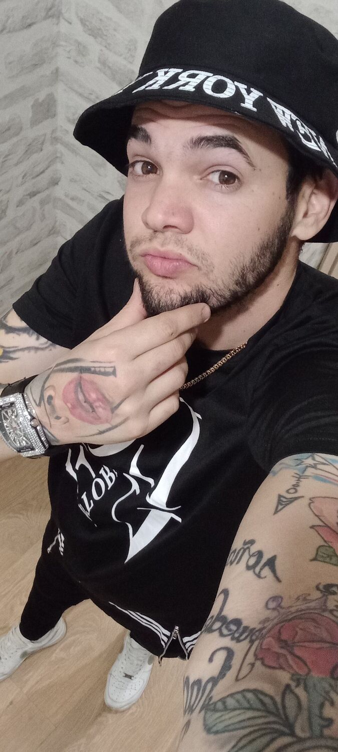  ,   Ariel, 29 ,   ,   