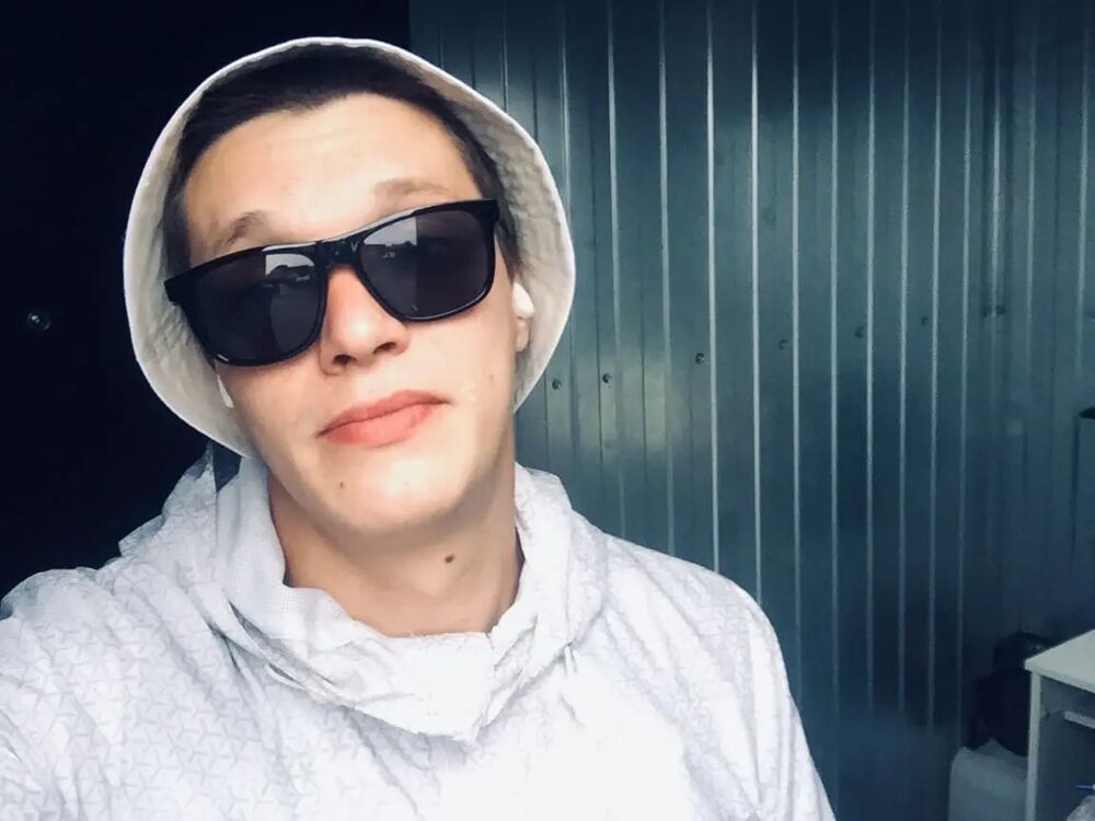  27035640  Artem, 31 ,    