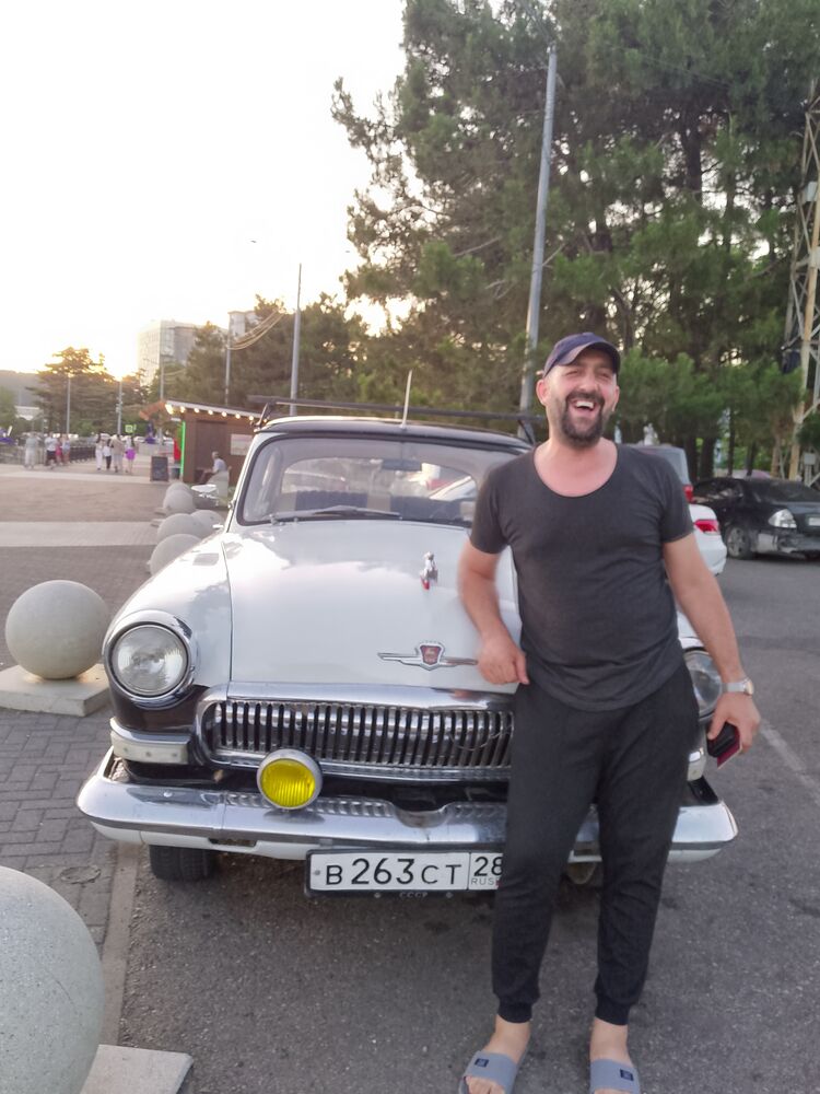  43889900  Suleyman Kos, 40 ,    