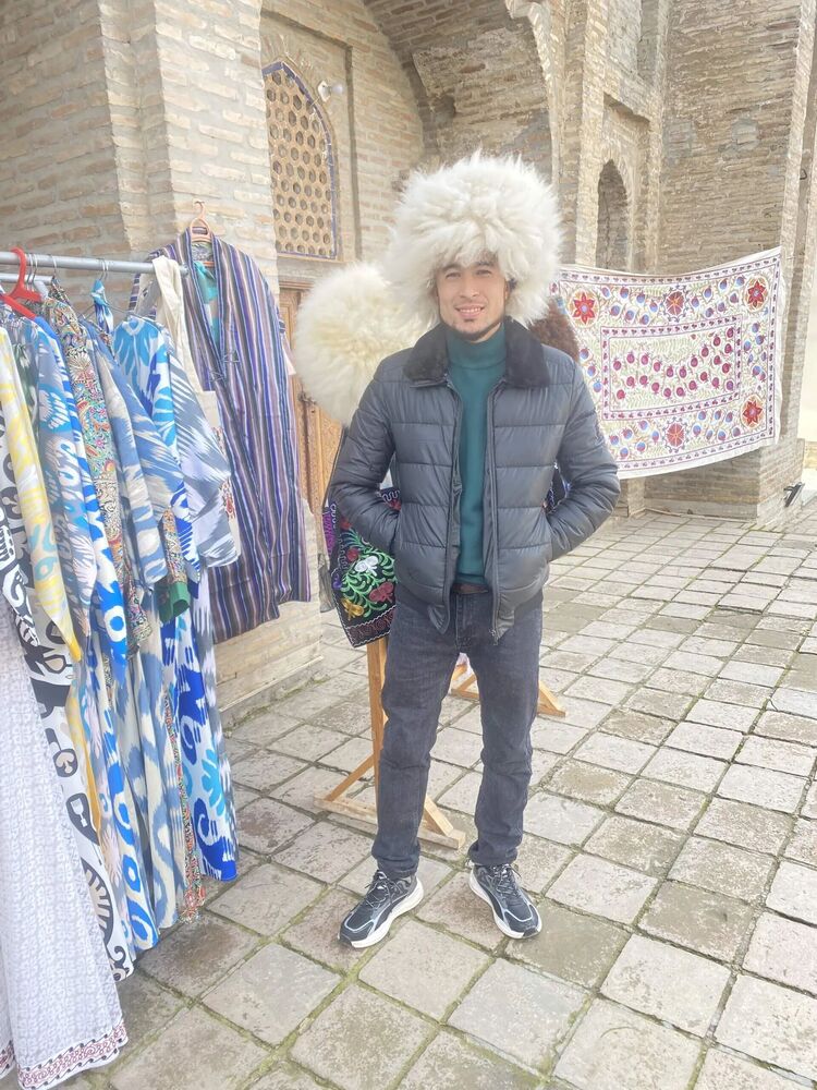  43627390  Malikov, 28 ,    