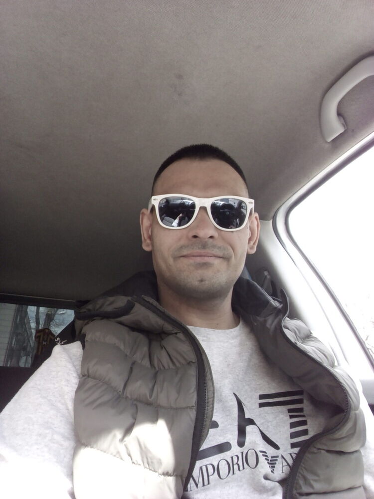  21661210  Dzon, 42 ,    