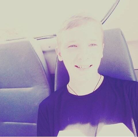  8196670  Andrei, 27 ,    