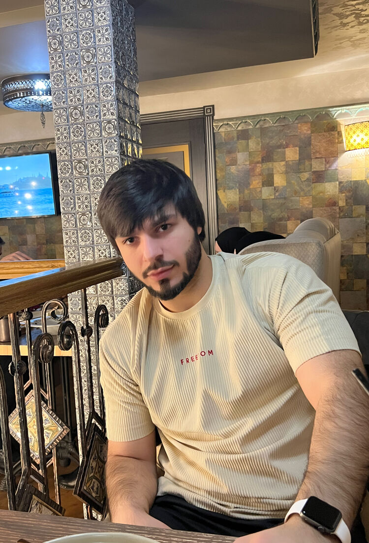  39112460  Gadzhiev, 30 ,    